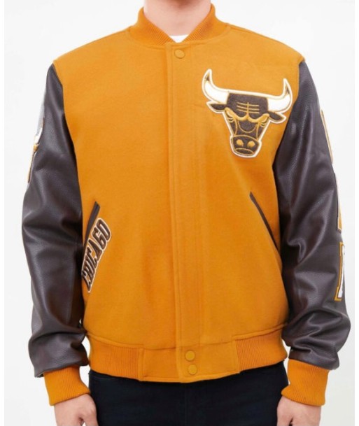 Pro Standard Chicago Bulls Varsity Jacket - Tan les ligaments