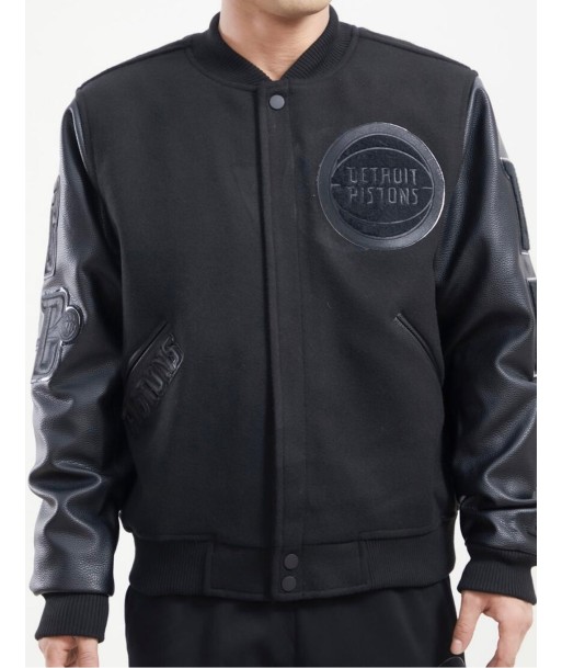 Pro Standard Detroit Pistons Varsity Jacket – Black on Black brillant des détails fins